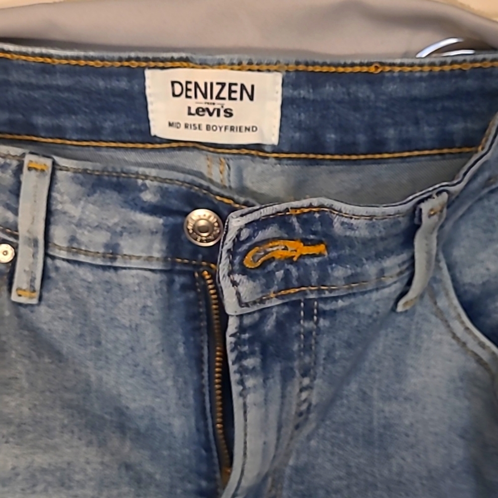Denizen Levi’s Mid Rise Boyfriend Jeans